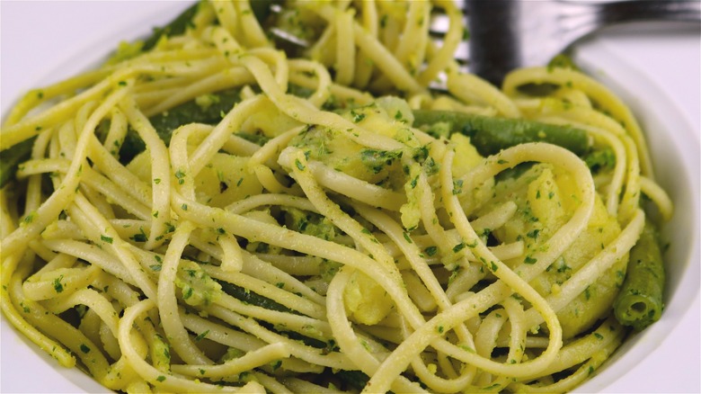 linguine with pesto sauce 