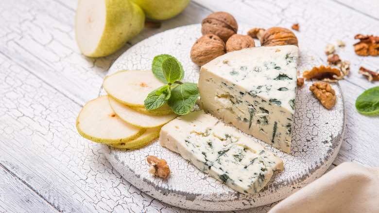 blue cheese, pear and walnuts