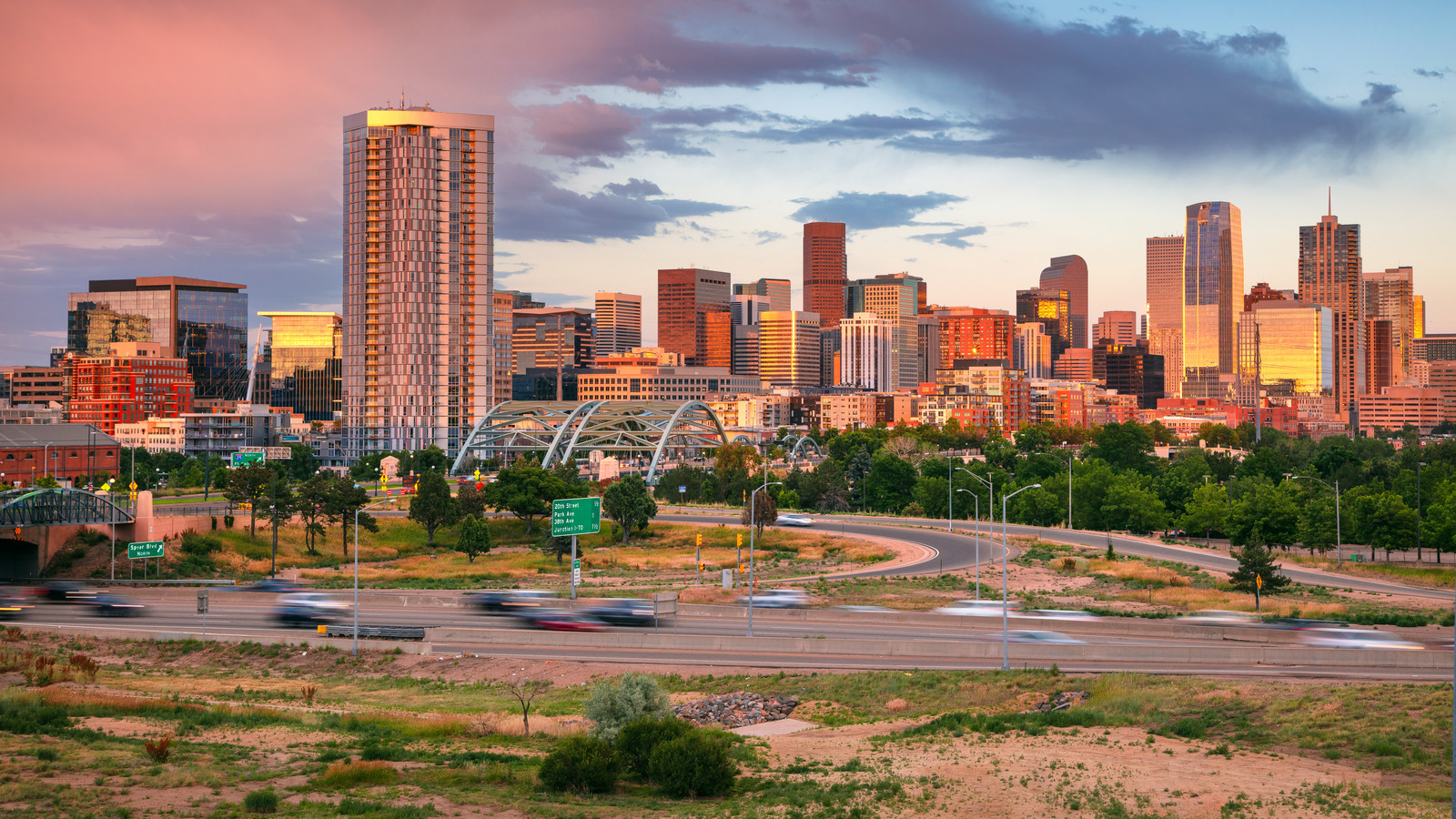 <a href="https://www.foodrepublic.com/2084704/chain-restaurants-from-colorado/" target="_blank">5 Chain Restaurants That Were Founded In Colorado</a>