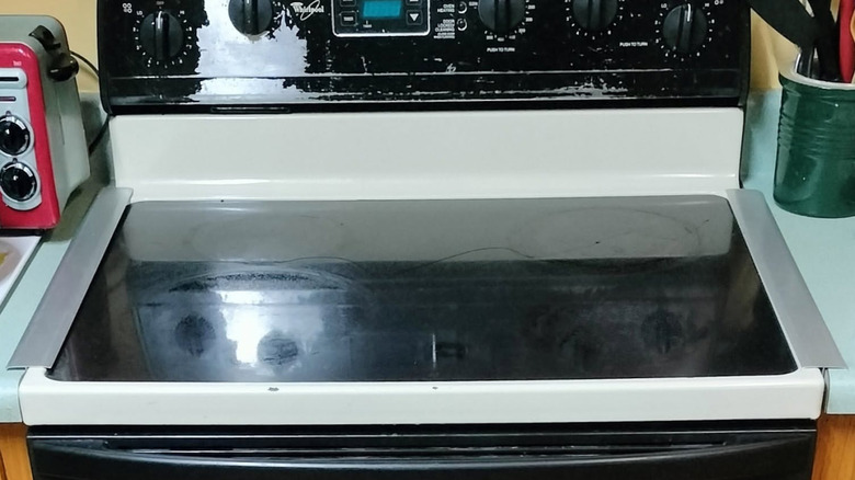 A crack in a Whirlpool glass cooktop stove.