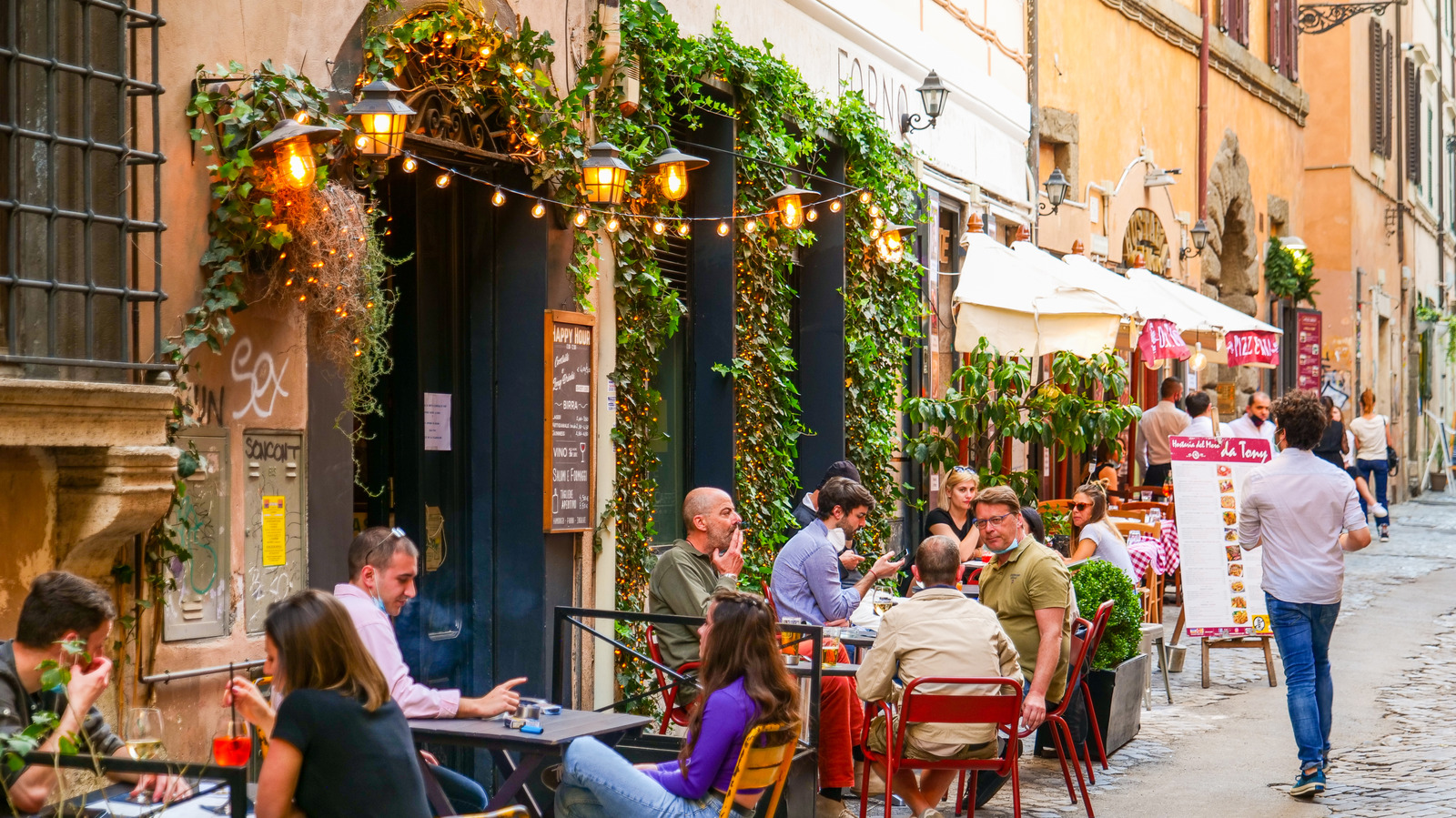 <a href="https://www.foodrepublic.com/2234553/italian-restaurant-rules-american-tourists-break/" target="_blank">5 Italian Restaurant Rules American Tourists Immediately Break</a>