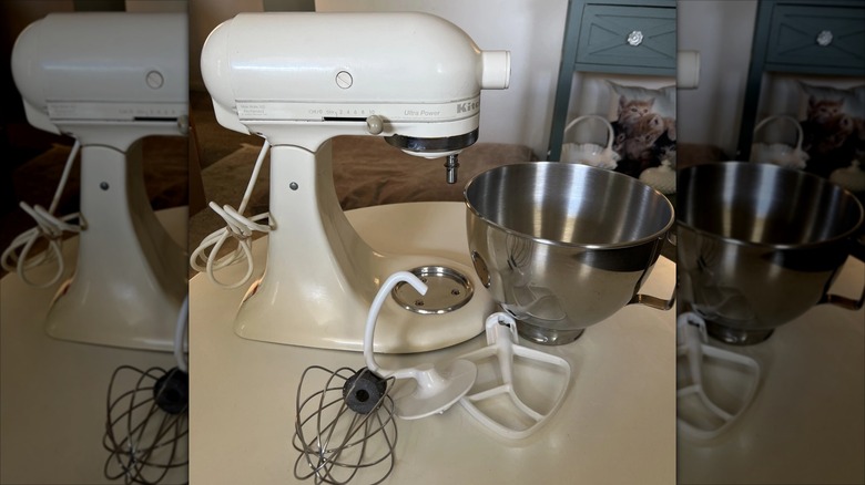A 1990s-era KitchenAid stand mixer.