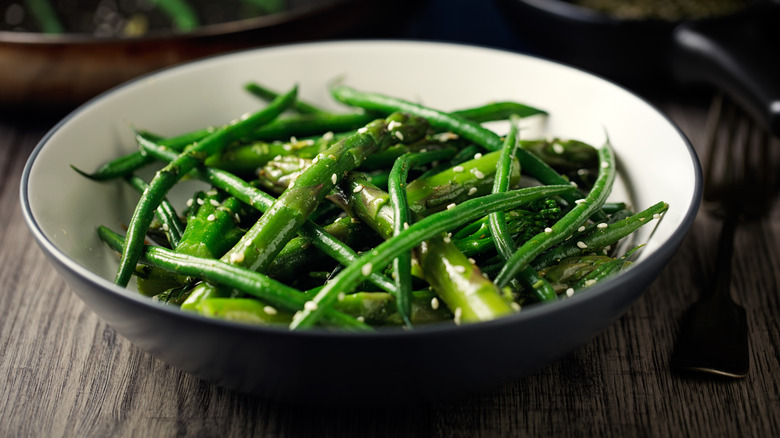 A plate of stir-fried green beans
