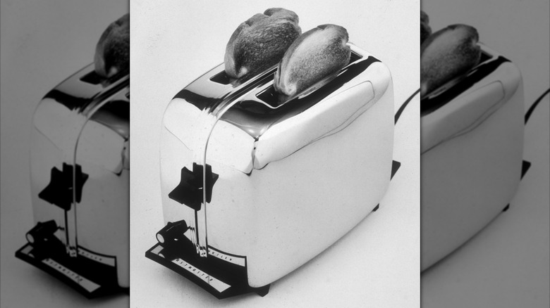 Vintage Toastmaster toaster