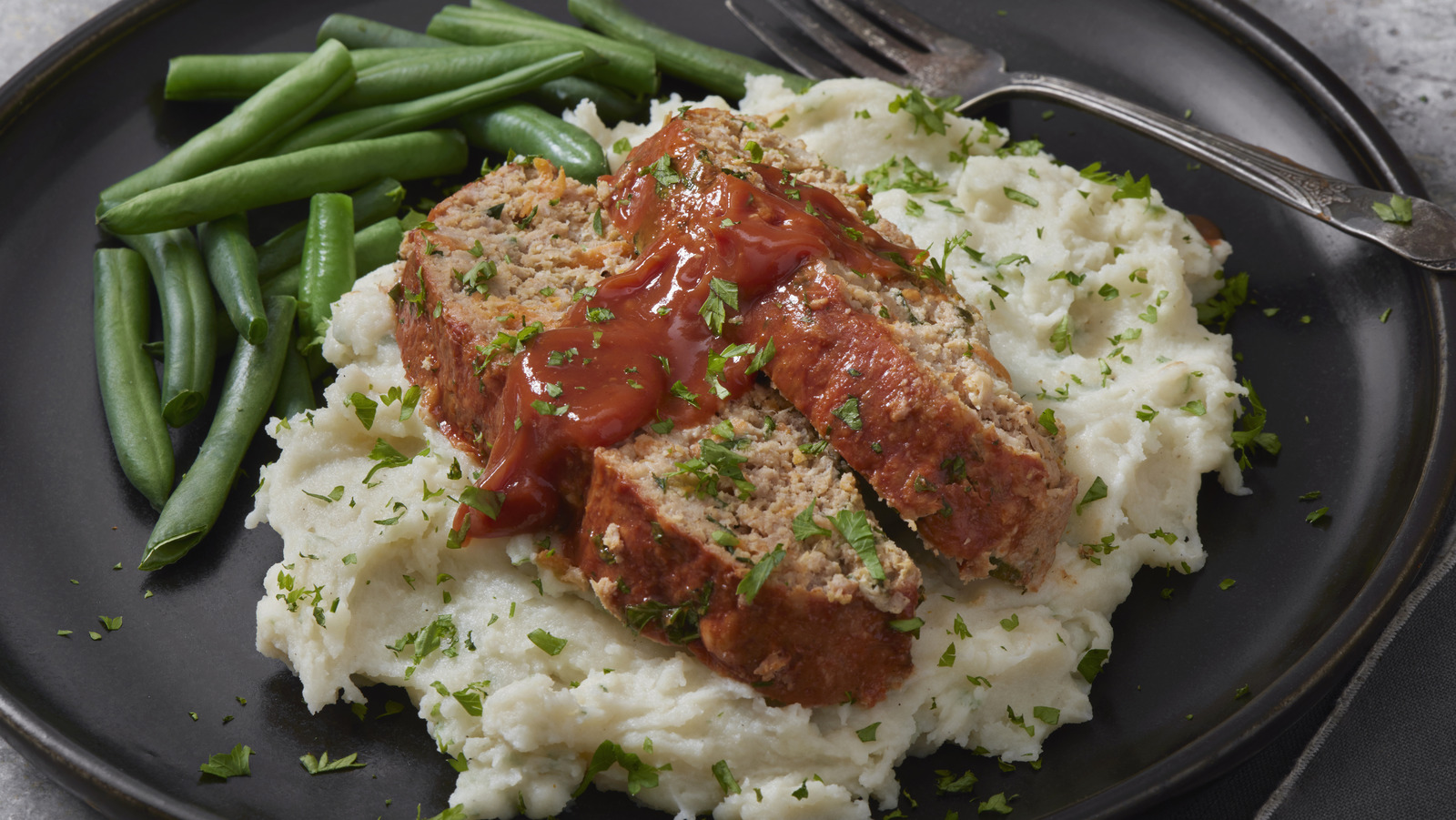 <a href="https://www.foodrepublic.com/1781144/how-to-make-meatloaf-no-egg/" target="_blank">6 Ways To Make Meatloaf Without Using Eggs</a>