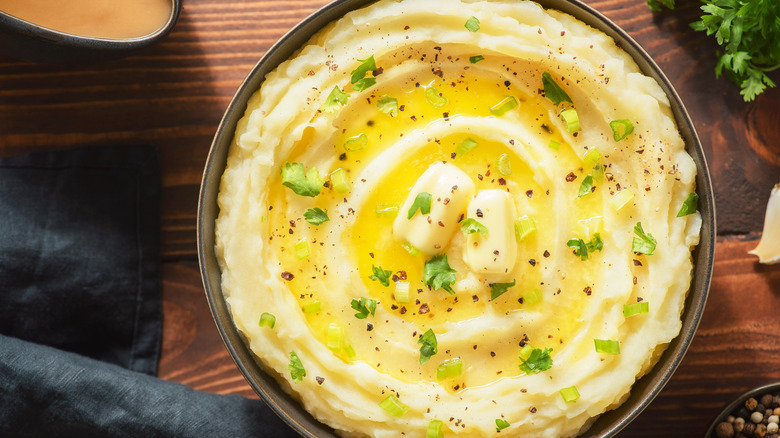large pot of mashed potatoes 