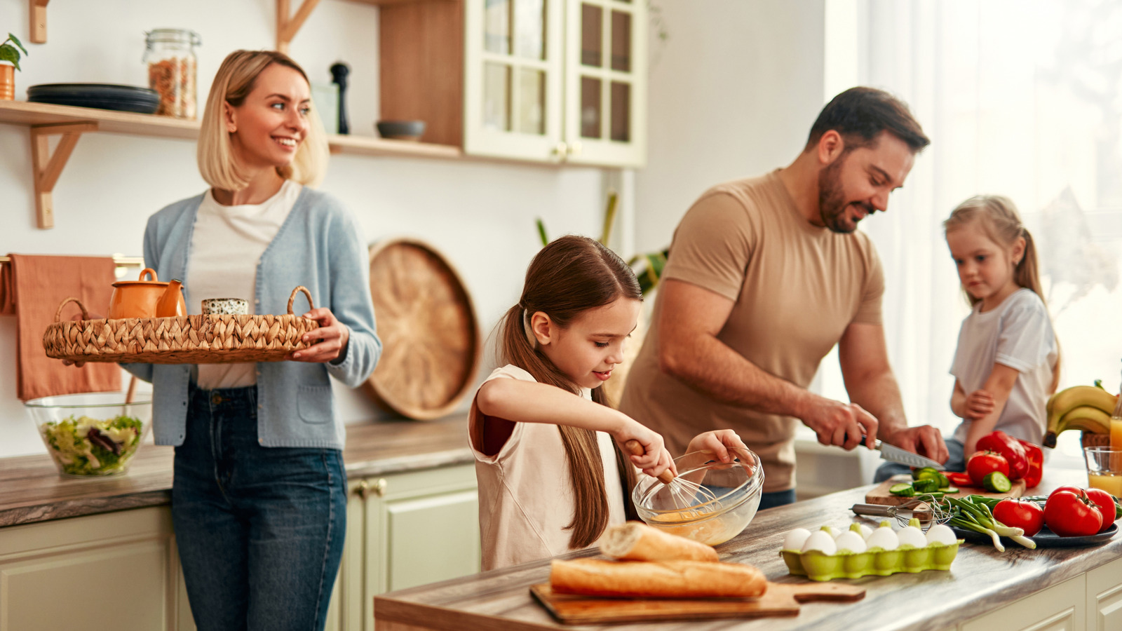<a href="https://www.foodrepublic.com/1905254/best-ways-brighten-dark-kitchen/" target="_blank">7 Best Ways To Brighten A Dark Kitchen</a>