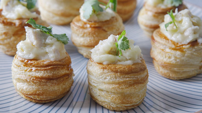 Vol-au-vents with creamy chicken filling