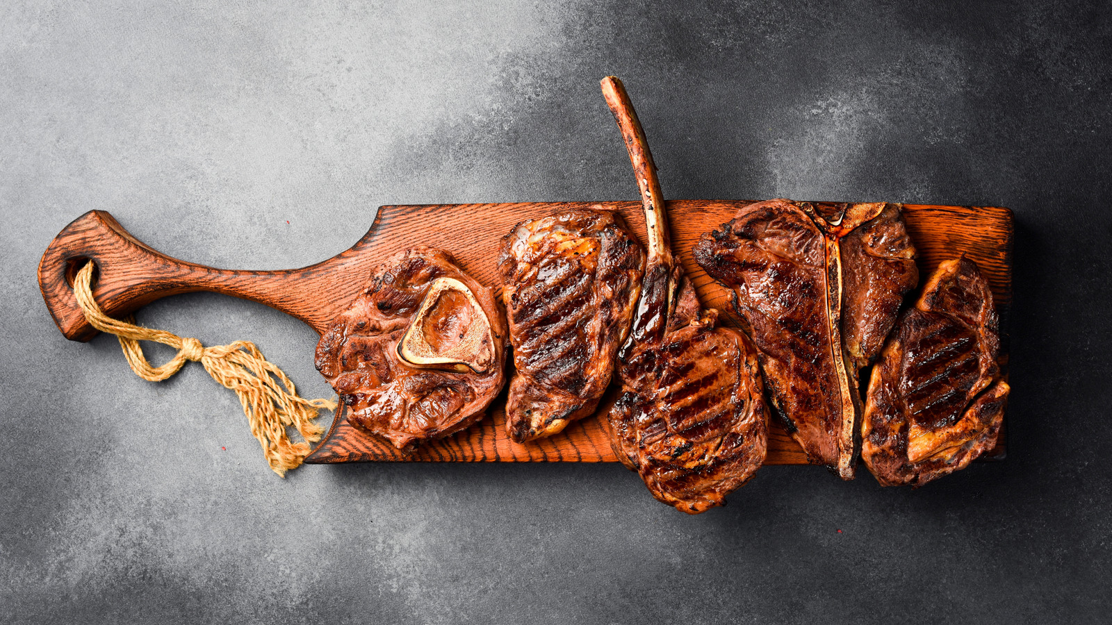 <a href="https://www.foodrepublic.com/1791672/tips-for-serving-steak/" target="_blank">7 Tips You Need To Serve Steak And Impress Your Guests</a>
