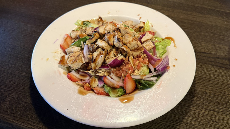 Applebee's strawberry balsamic chicken salad