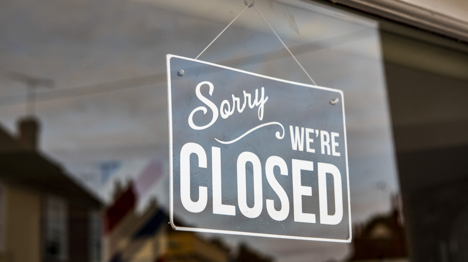 FoodWireDaily — 8 Beloved Restaurant Chains That Are Closing Locations In 2026