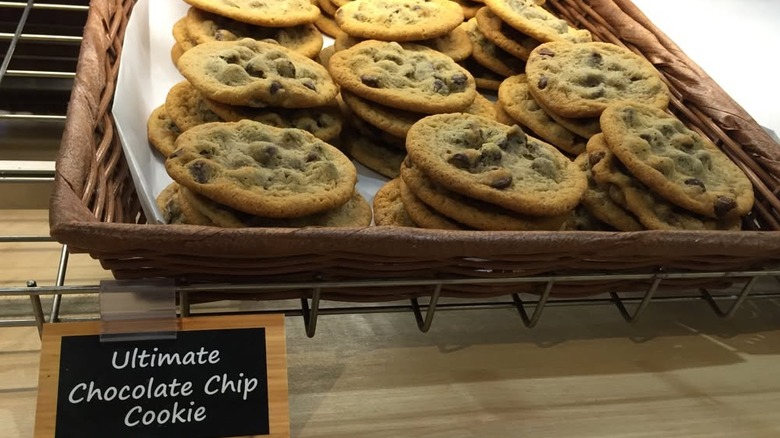 Rows of Wegmans Ultimate Chocolate Chip Cookies