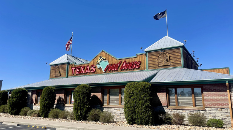 Texas Roadhouse restaurant exterior