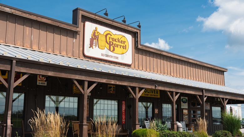 Cracker Barrel storefront