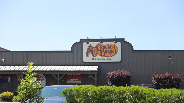 Cracker Barrel storefront