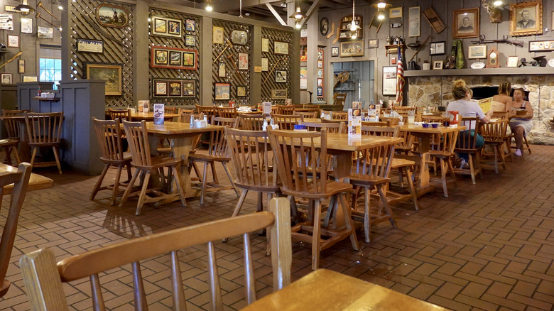 Guests dining at a Cracker Barrel in Florida
