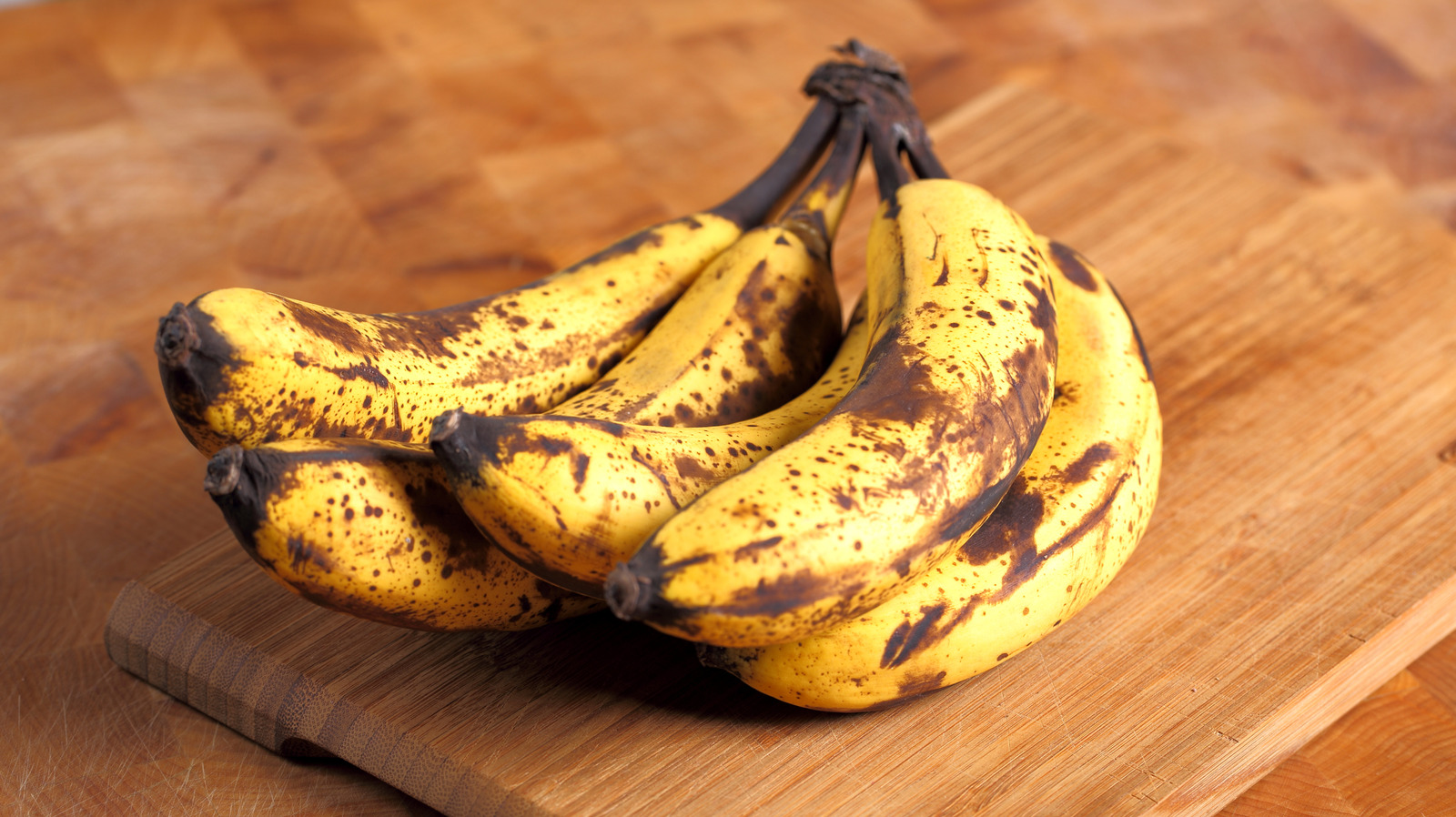 <a href="https://www.foodrepublic.com/2069984/clever-ways-use-overripe-bananas/" target="_blank">9 Clever Ways To Use Overripe Bananas</a>