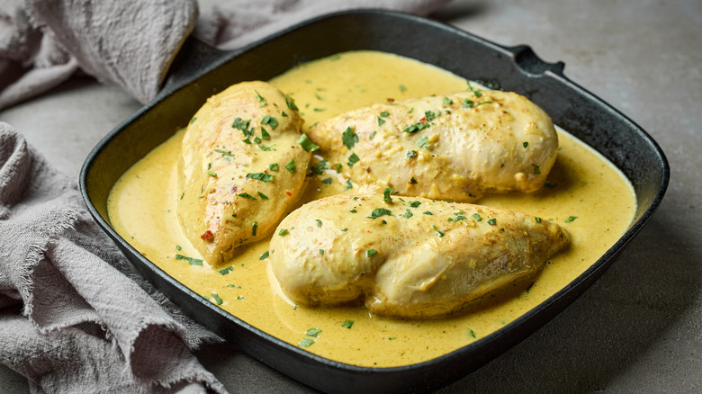 Chicken breast with creamy sauce
