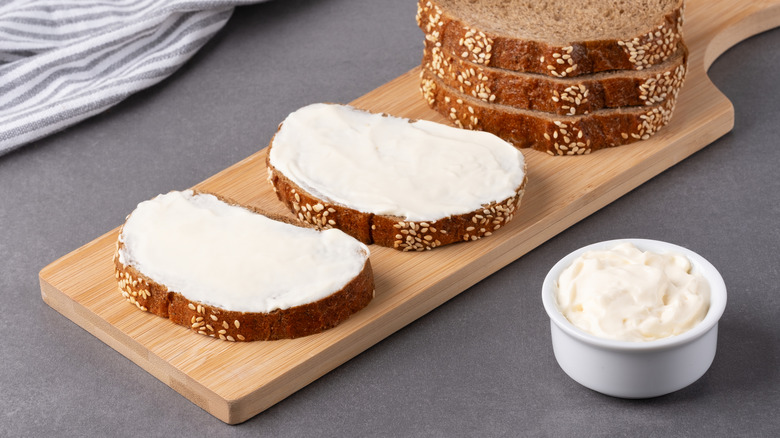 Slices of toast covered with vegan cream cheese