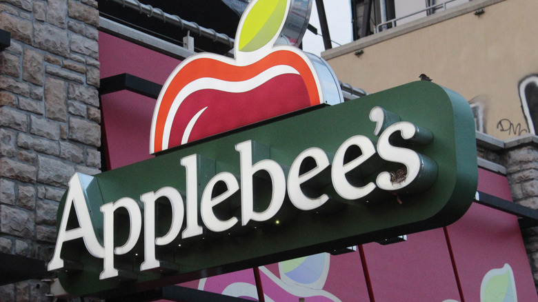 An exterior sign for an Applebee's restaurant