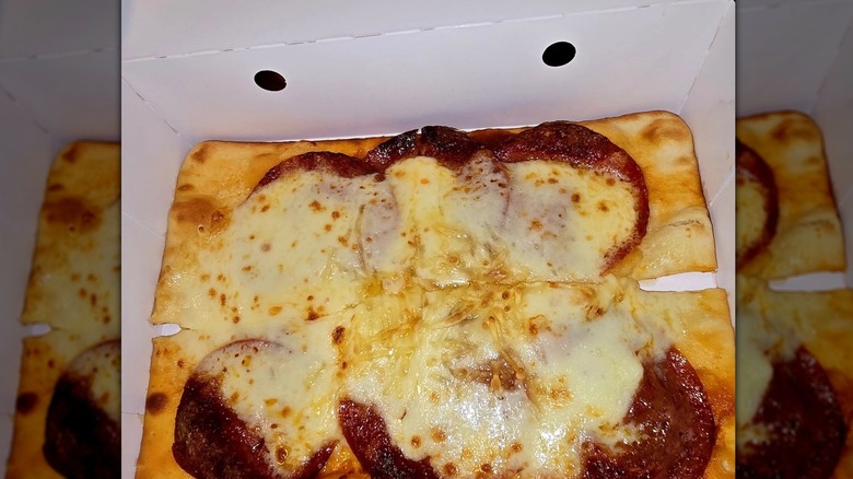 Pepperoni Pizza Flatz from Sheetz in a container.
