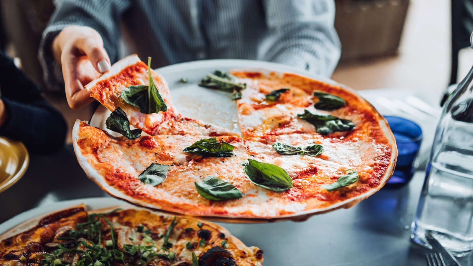 <a href="https://www.foodrepublic.com/1976428/old-school-pizza-chains-vanished/" target="_blank">9 Old-School Pizza Chains That Have Vanished</a>