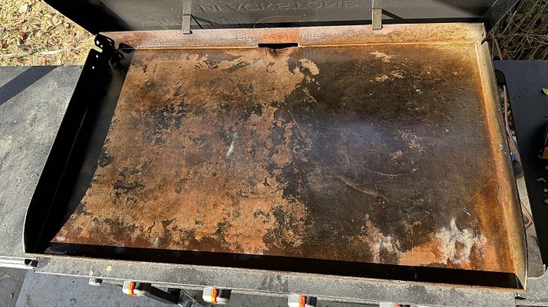 A badly rusted Blackstone Griddle top