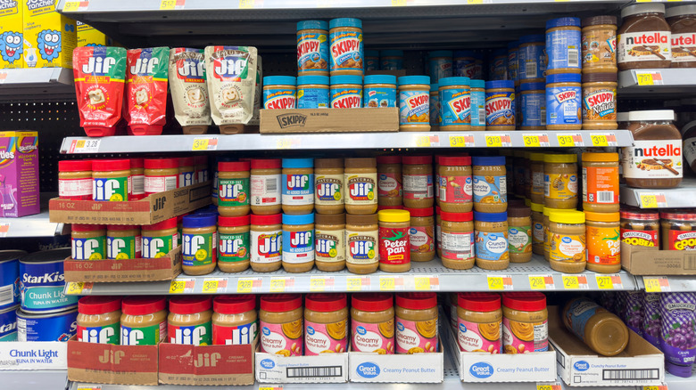 Display of various peanut butters in a grocery store