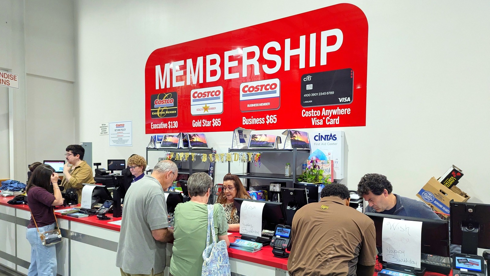 <a href="https://www.foodrepublic.com/2079514/things-costco-employees-cant-stand/" target="_blank">9 Things Costco Employees Can’t Stand</a>