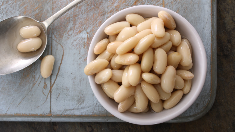 cannellini beans in white bowl