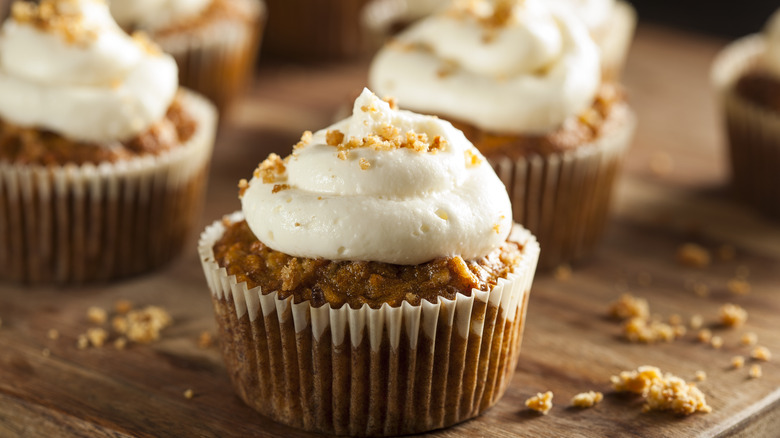carrot cake cupcakes with cream cheese frosting