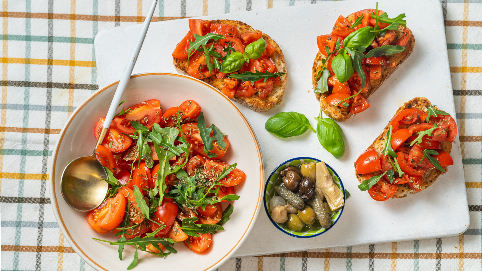 <a href="https://www.foodrepublic.com/1799369/secret-ingredient-bruschetta/" target="_blank">Add An Extra Flavor Profile To Your Bruschetta With One Sweet Ingredient</a>
