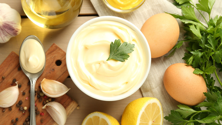 A bowl of mayo and its ingredients.