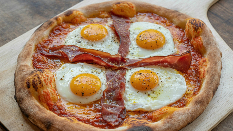 A breakfast pizza.