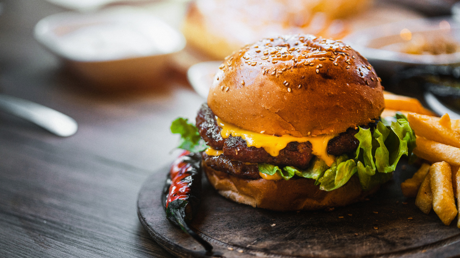 <a href="https://www.foodrepublic.com/2292690/add-this-salty-ingredient-ground-beef-juicier-burgers-not-bacon-guanciale/" target="_blank">Add This Salty Ingredient To Ground Beef For Crispier Burgers (Hint: It’s Not Bacon)</a>
