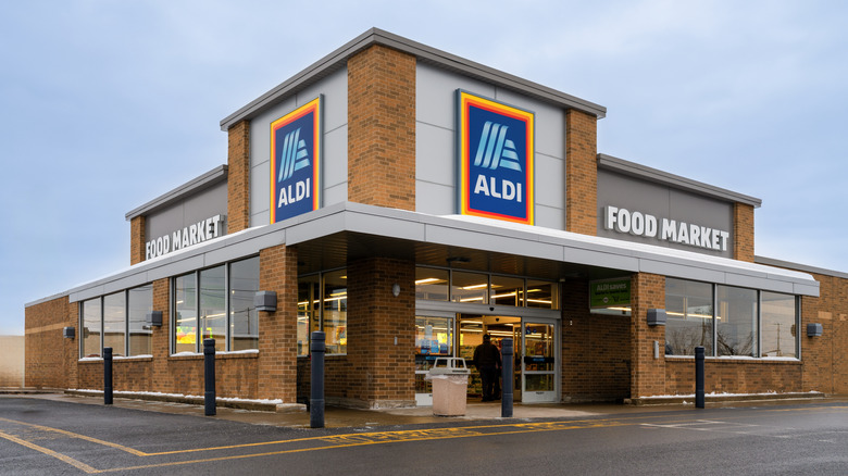 Front side of Aldi supermarket