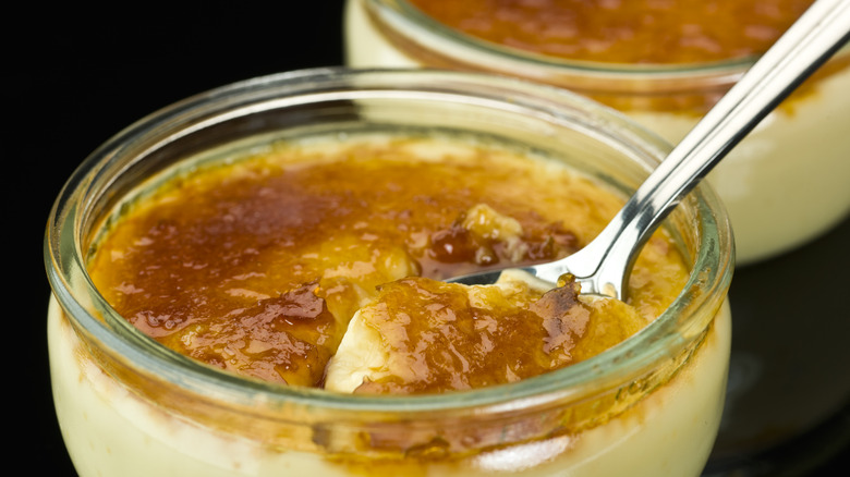 creme brulee in glass containers