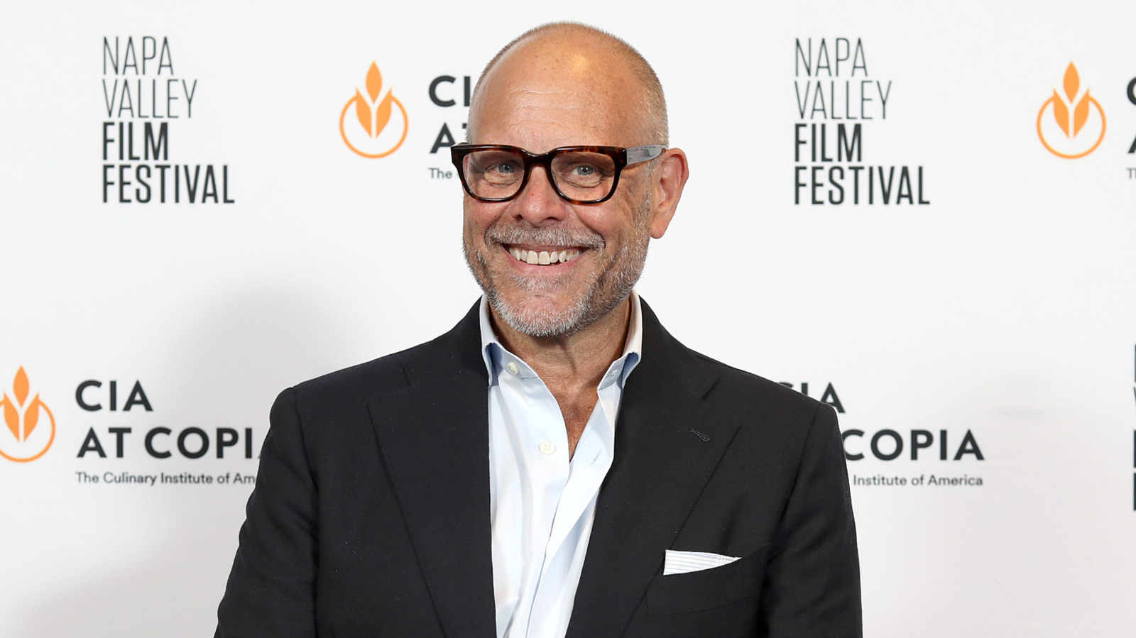 <a href="https://www.foodrepublic.com/2104695/alton-brown-fongs-pizza-crab-rangoon-iowa/" target="_blank">Alton Brown Loves This Iowa Restaurant For Its Crab Rangoon Pizza</a>