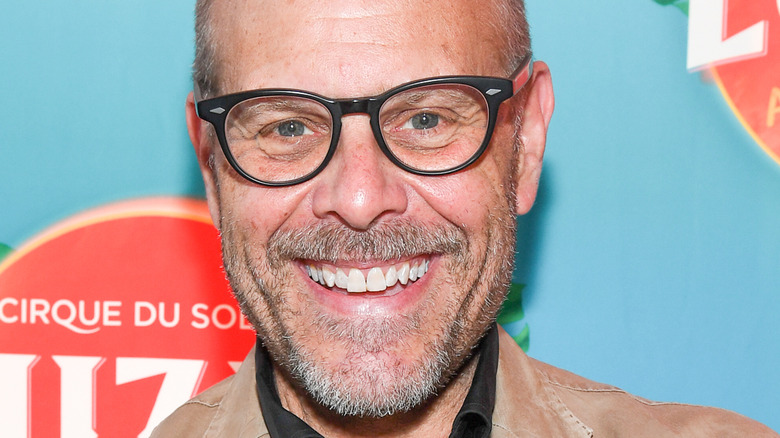 Alton Brown smiling at Cirque Du Soleil event