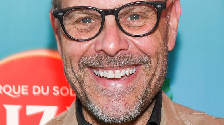 Closeup of Alton Brown in glasses