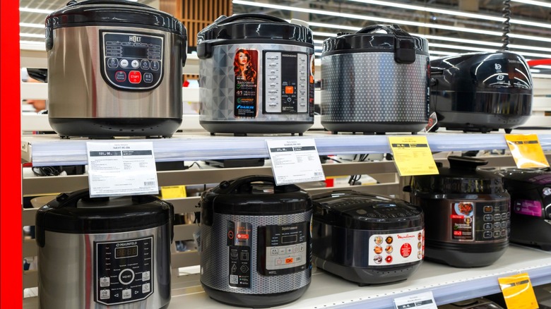 Various multi-cookers for sale on store shelvces