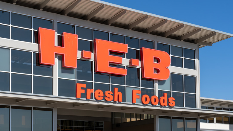 Exterior of an H-E-B store