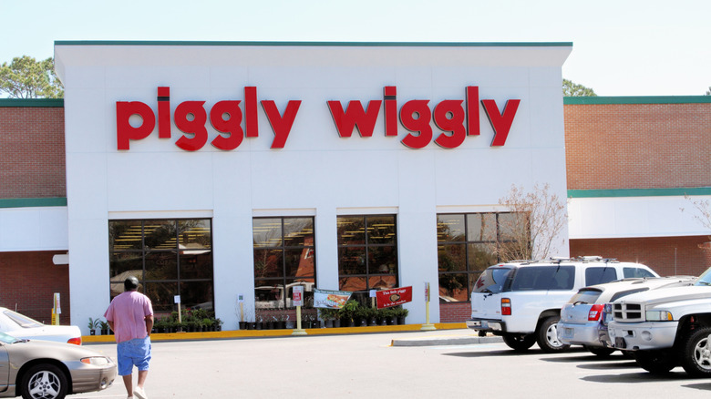 exterior of a Piggly Wiggly location