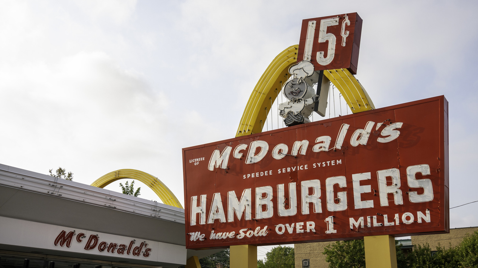 <a href="https://www.foodrepublic.com/2106217/americas-oldest-chain-restaurants-serving-food/" target="_blank">10 Of America’s Oldest Chain Restaurants Still Serving Food</a>