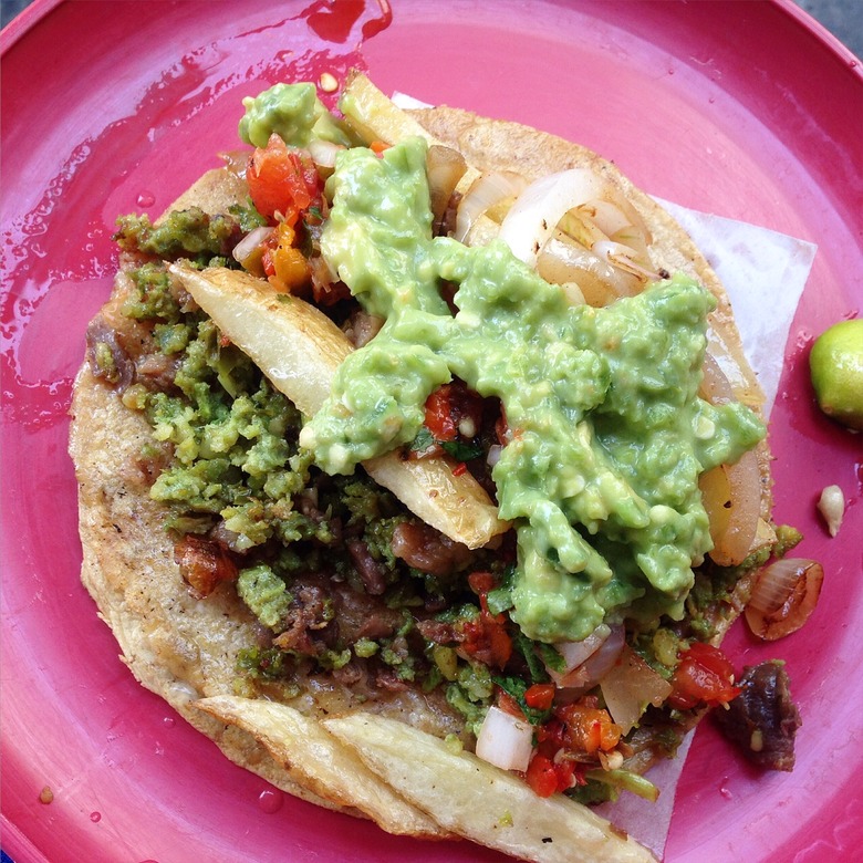 Green chorizo taco with guac