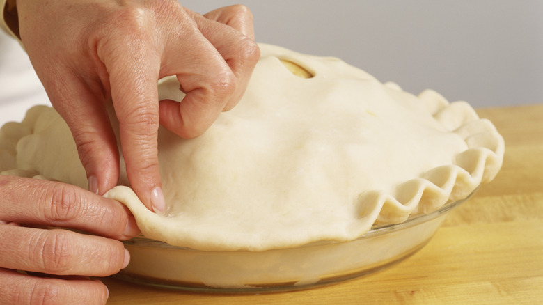crimping pie crust by hand