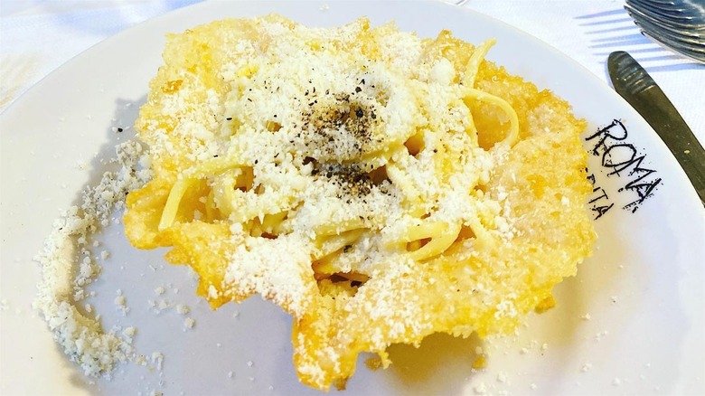 Cacio e pepe pasta from Roma Sparita