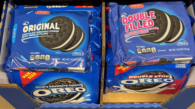 Aldi sandwich cookie dupes compared to Oreo