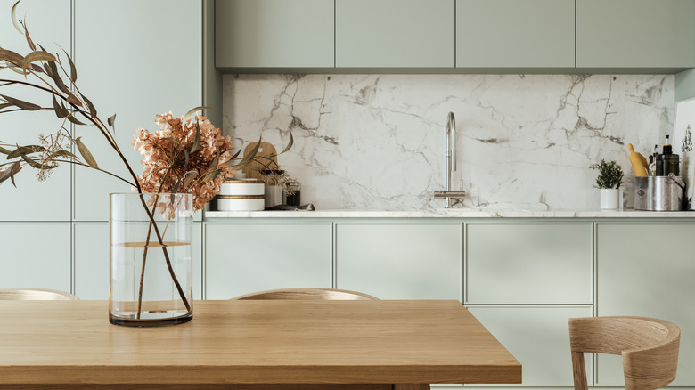 A luxurious looking kitchen.