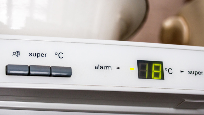 Display temperature readings in a domestic refrigerator